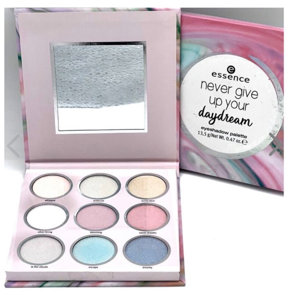 ESSENCE  DAYDREAM EYESHADOW PALETTE,
